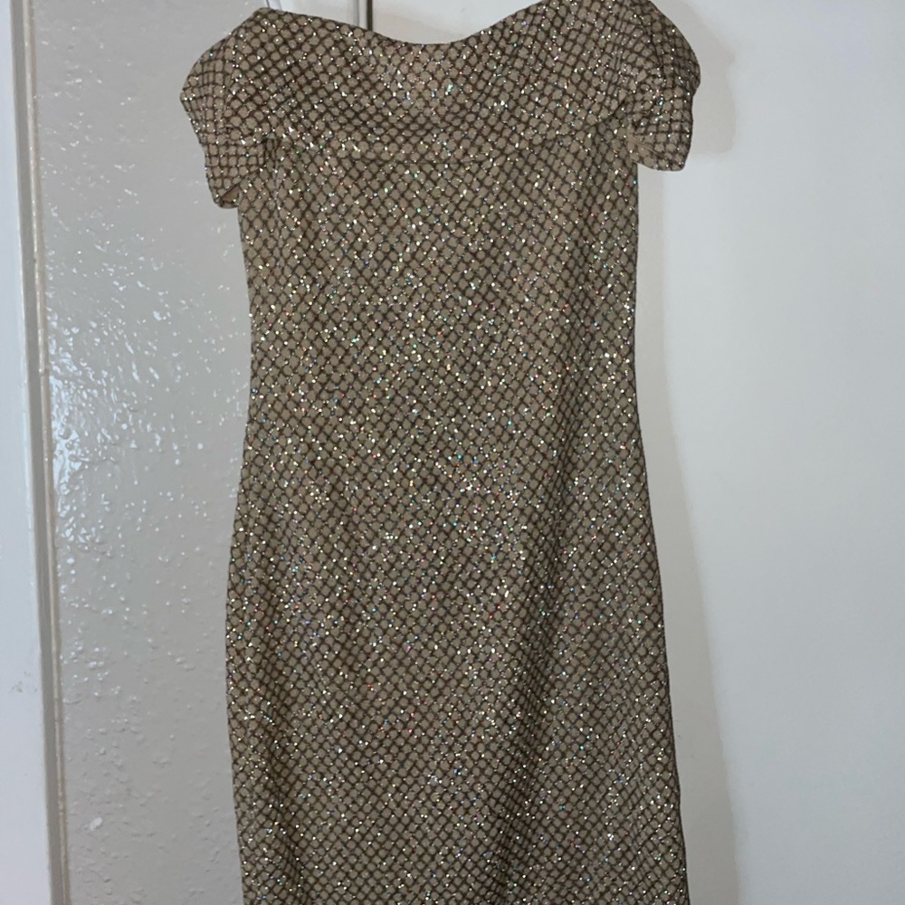 SPARKLY GOLD DRESS - Picture 1 of 3